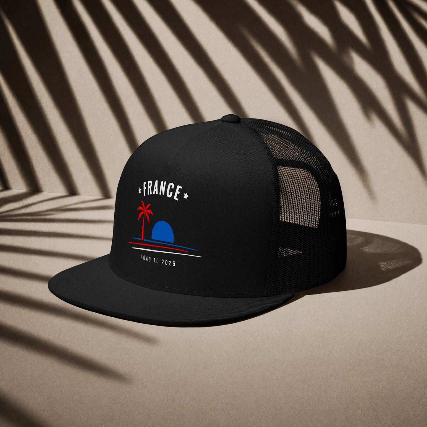Casquette trucker noire supporter France avec motif palmier aux couleurs bleu, rouge et blanc du drapeau français, DTF TifoArt