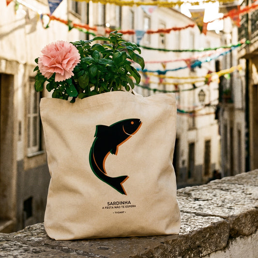 Sac Sardinha ruelle Alfama Festas Santo António Lisbonne golden hour