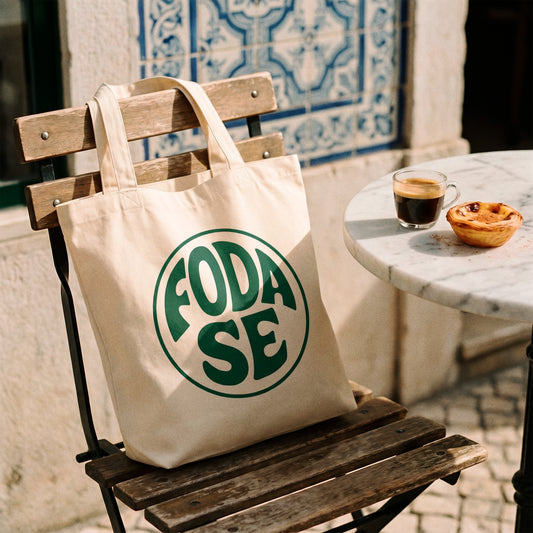 Sac Foda-se terrasse café Lisbonne bica pastel de nata azulejos