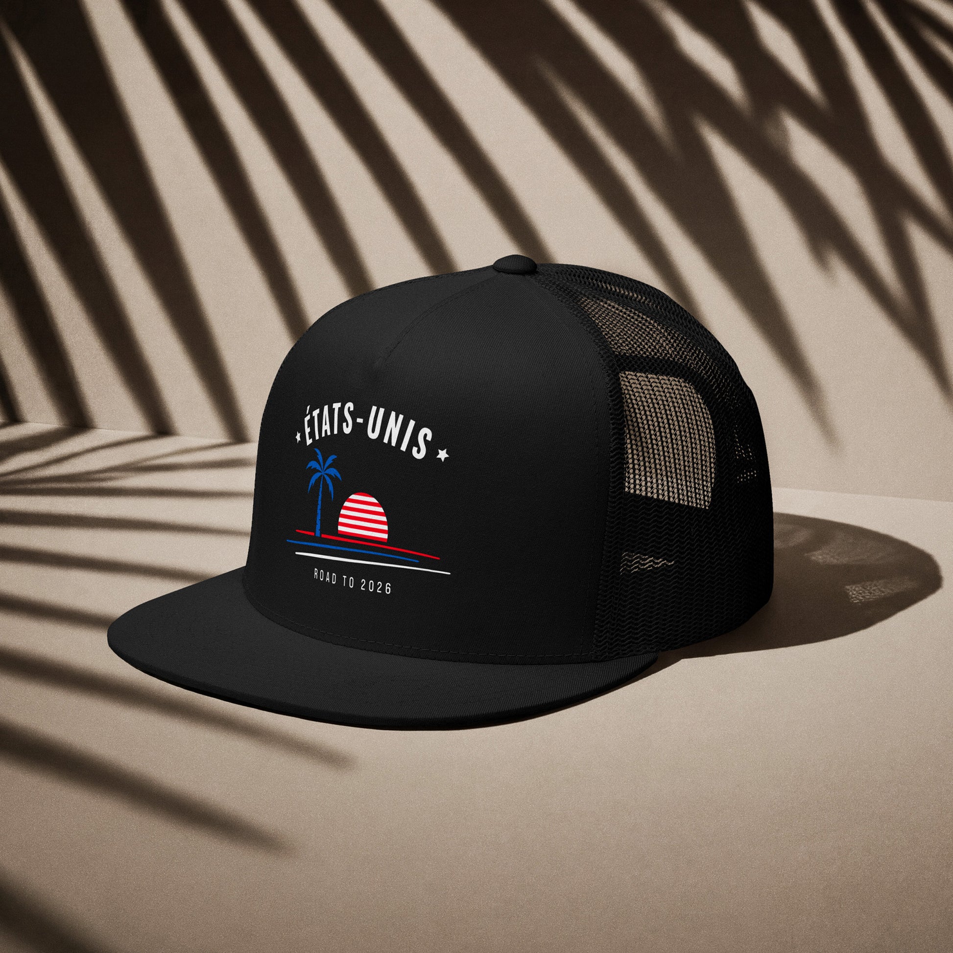 Casquette trucker noire supporter États-Unis avec motif palmier aux couleurs rouge, blanc et bleu du drapeau américain, DTF TifoArt