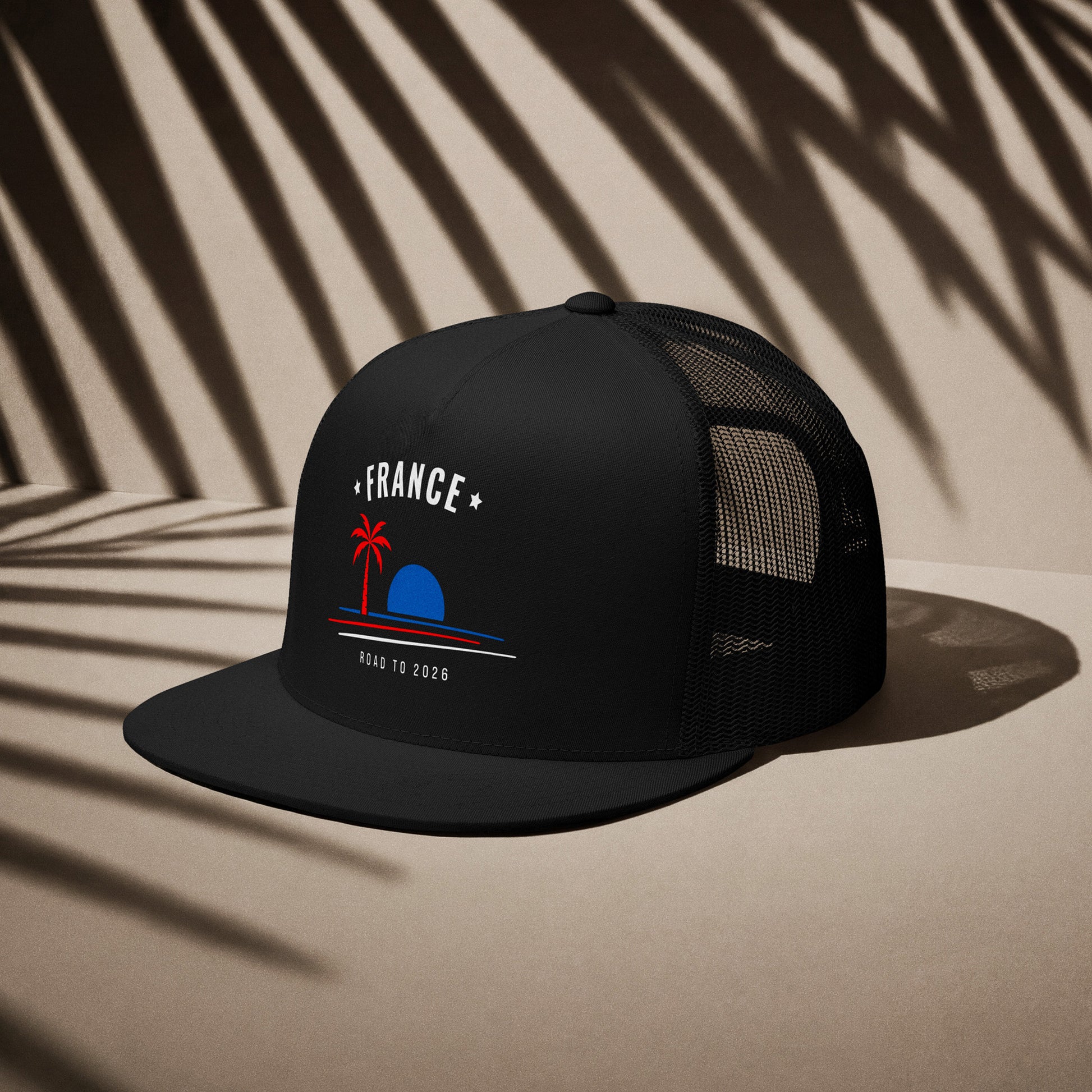 Casquette trucker noire supporter France avec motif palmier aux couleurs bleu, rouge et blanc du drapeau français, DTF TifoArt