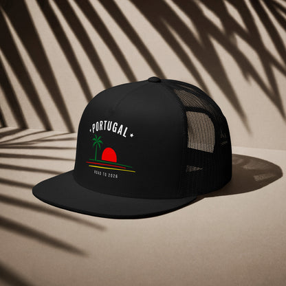 Casquette trucker noire supporter Portugal avec motif palmier aux couleurs rouge, vert et jaune du drapeau portugais, DTF TifoArt