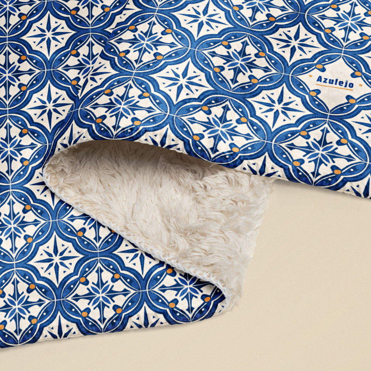 Plaid Azulejo 02 déplié, face imprimée et envers sherpa