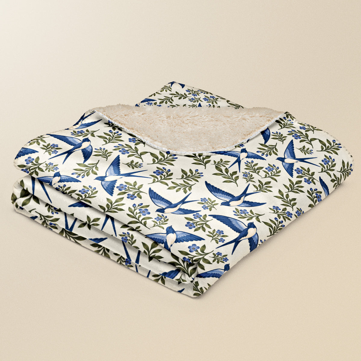 Plaid Andorinha plié, hirondelles bleu cobalt sur fond beige