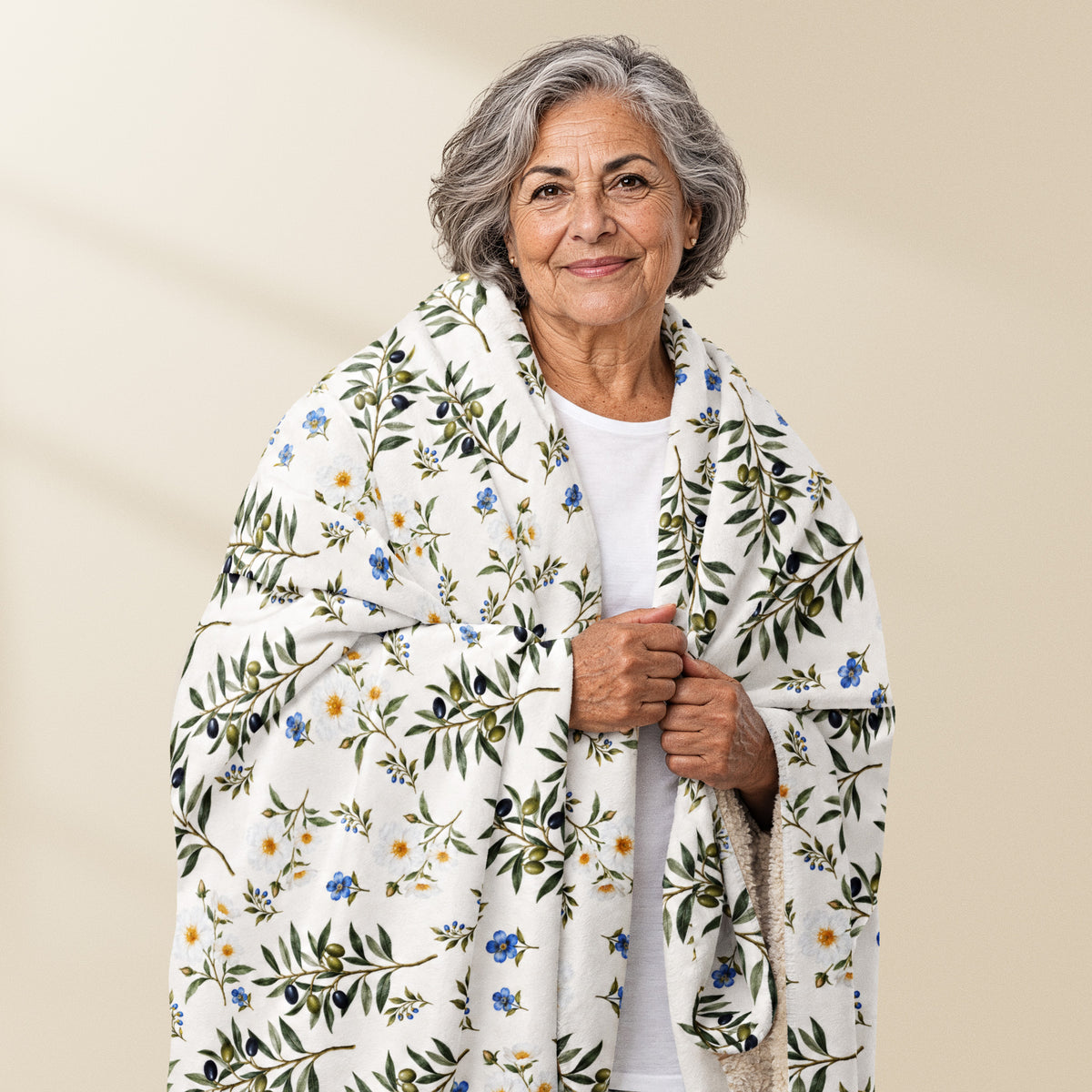 Plaid Oliveira porté sur les épaules, motif olivier portugais