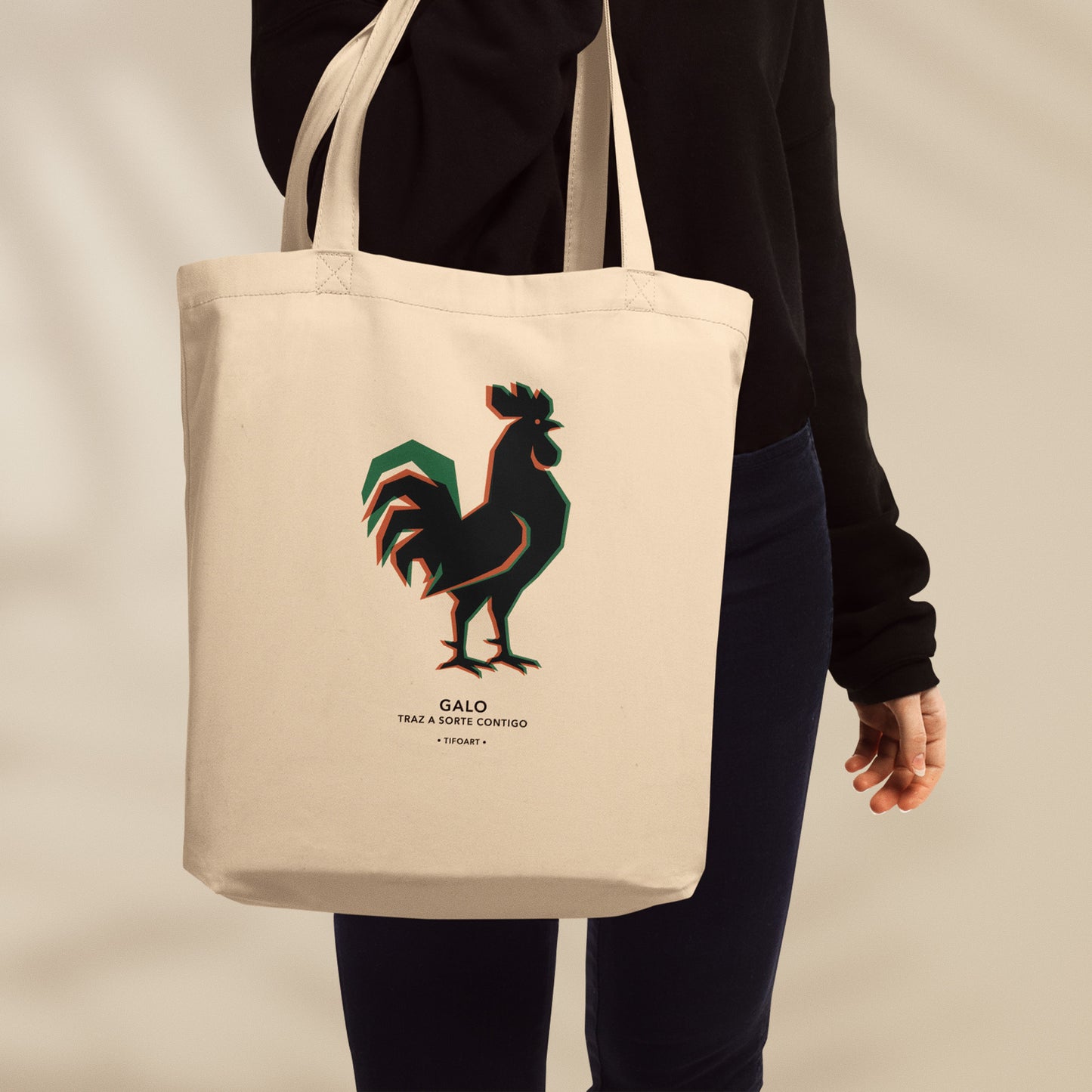 Sac tote Galo porté à l'épaule streetwear culture portugaise