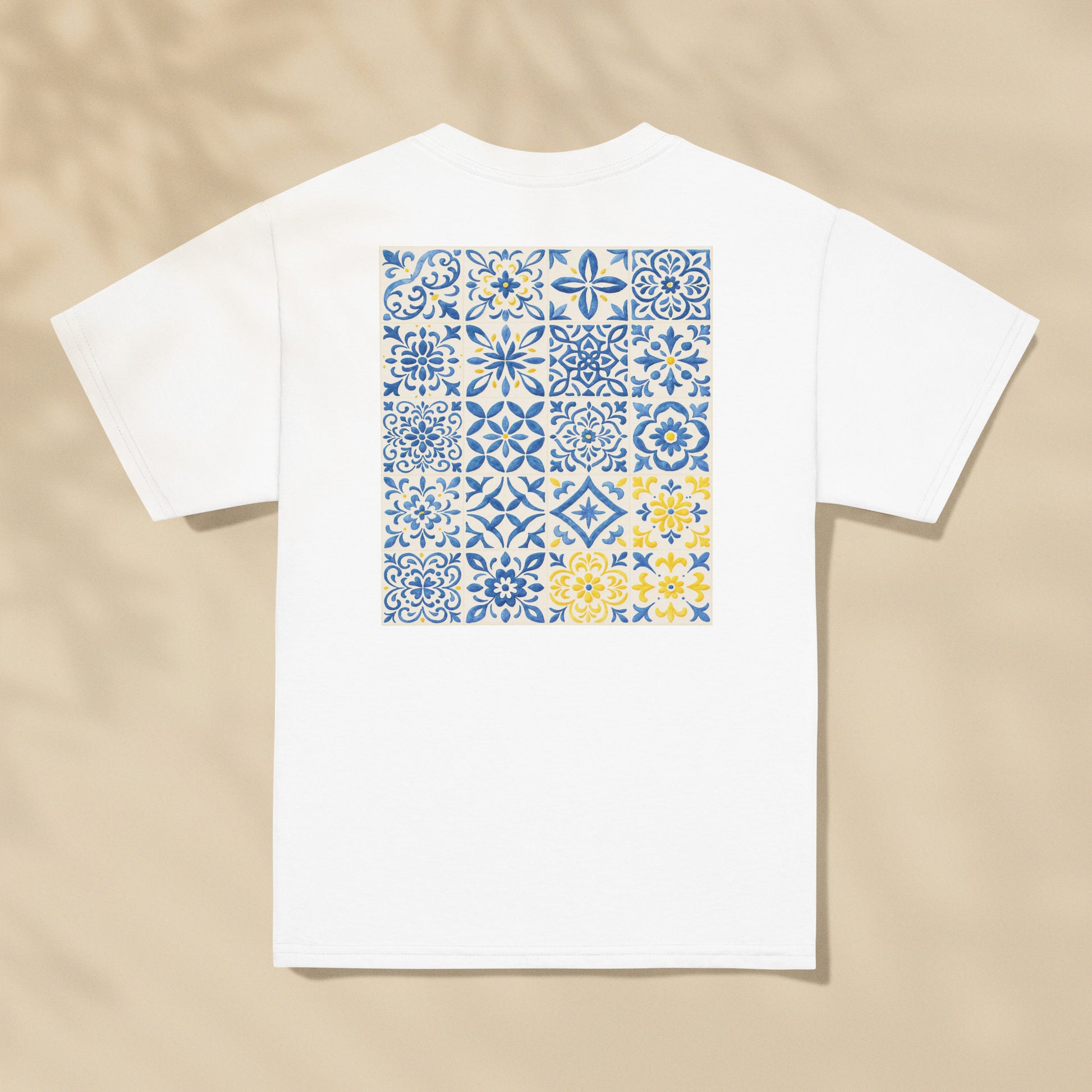T-shirt enfant Azulejos blanc, motif de carreaux portugais bleus et jaunes imprimé au dos, TifoArt