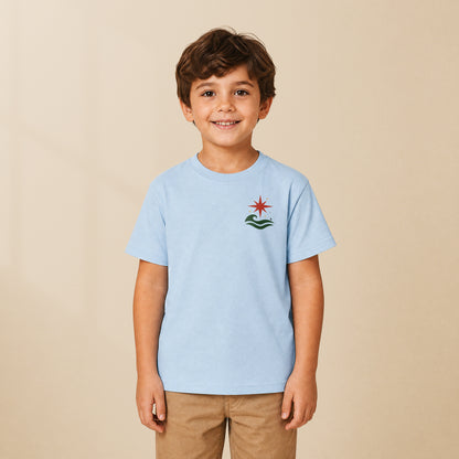  T-shirt enfant Light Blue Étoile du large porté par une enfant, série Aventures Maritimes TifoArt