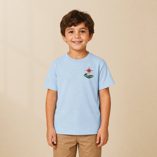  T-shirt enfant Light Blue Étoile du large porté par une enfant, série Aventures Maritimes TifoArt