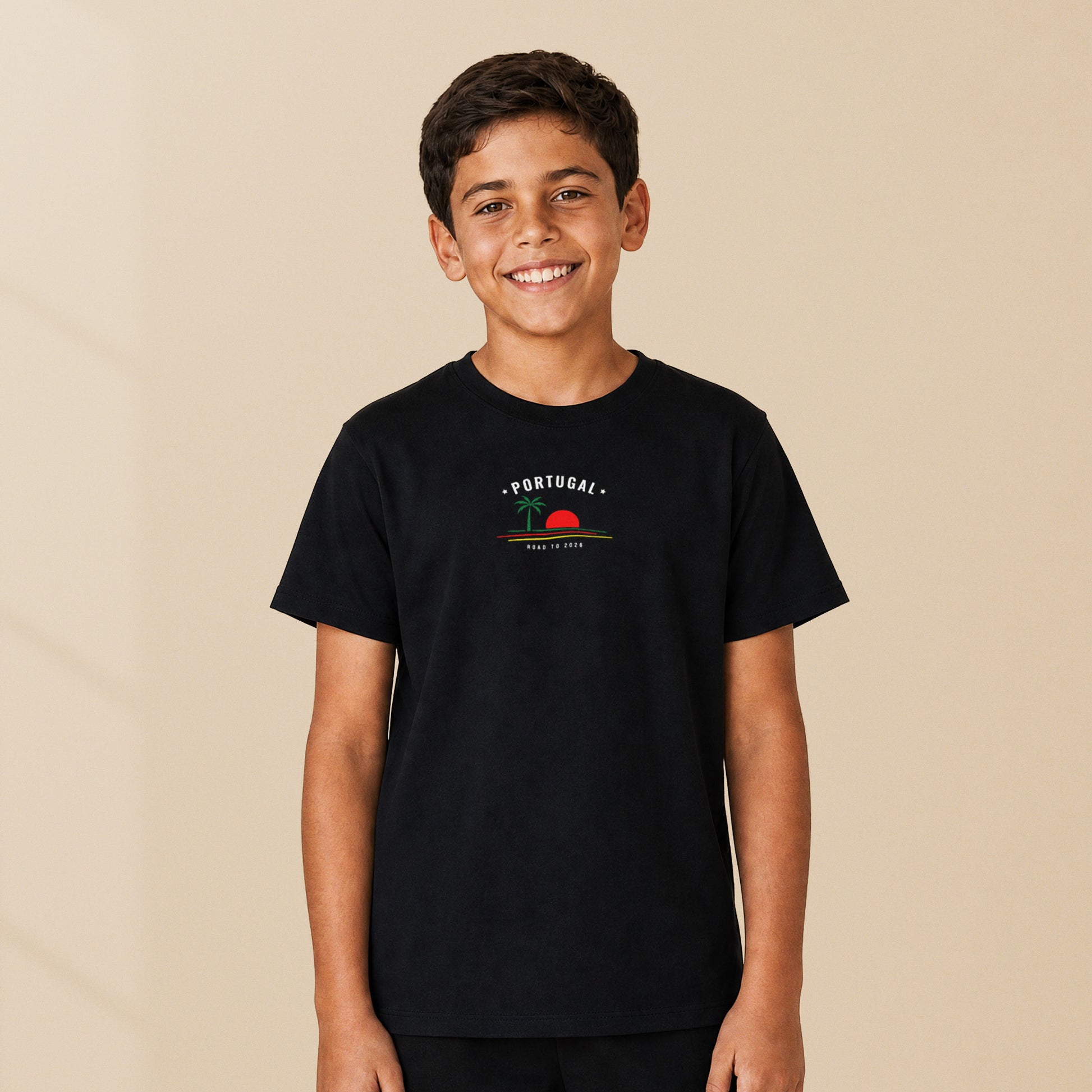 T-shirt enfant noir Portugal Nations 2026 porté par un enfant, TifoArt