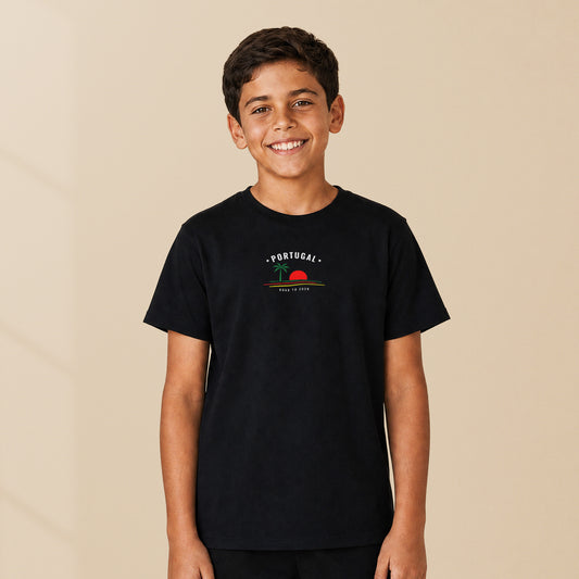 T-shirt enfant noir Portugal Nations 2026 porté par un enfant, TifoArt