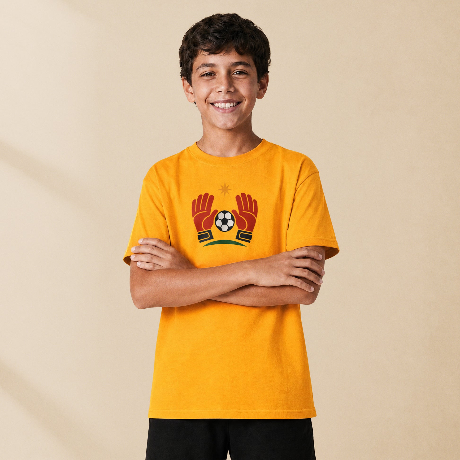 T-shirt enfant Gold Les Gants porté par une enfant, série Petits Champions TifoArt
