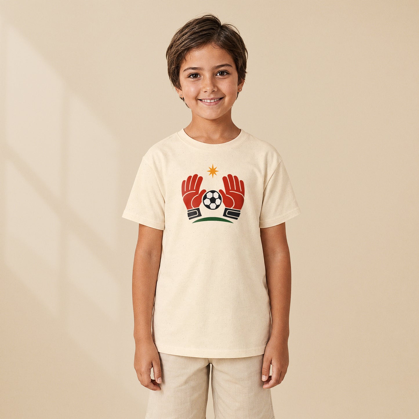 T-shirt enfant crème Les Gants porté par une enfant, série Petits Champions TifoArt