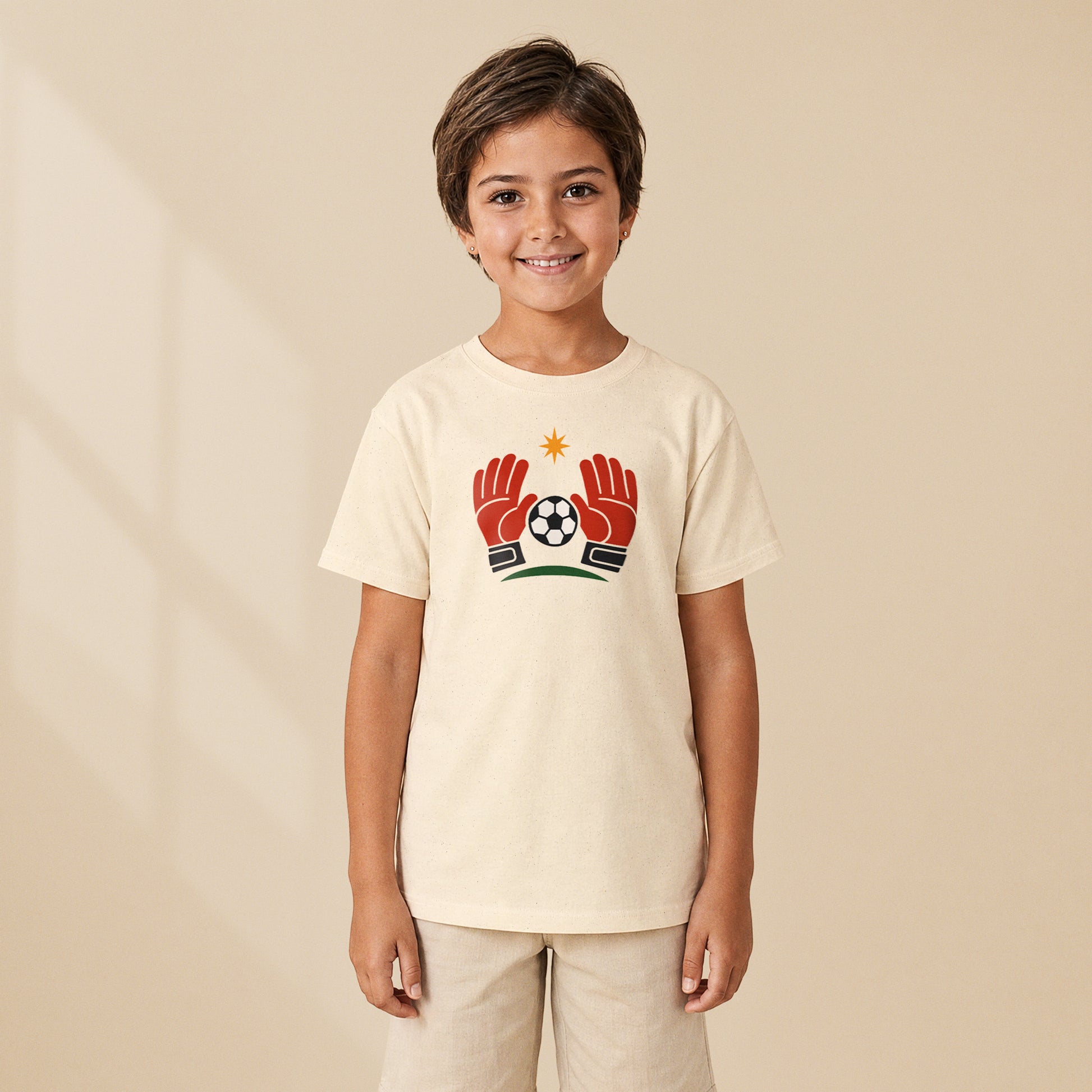 T-shirt enfant crème Les Gants porté par une enfant, série Petits Champions TifoArt
