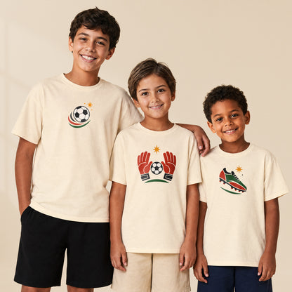 Trois enfants portent les t-shirts de la série Petits Champions Foot enfant TifoArt