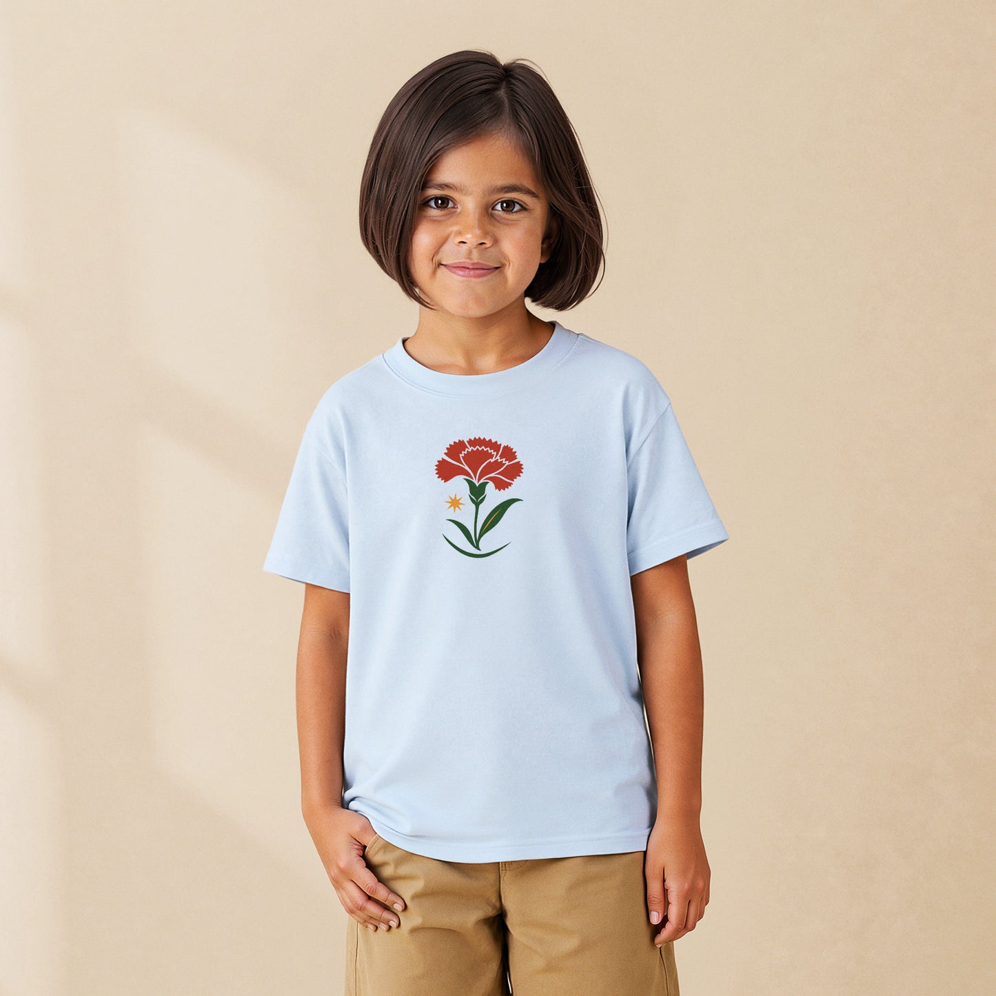 T-shirt enfant Liught Blue Œillet porté par une enfant, série Folklore Portugais TifoArt