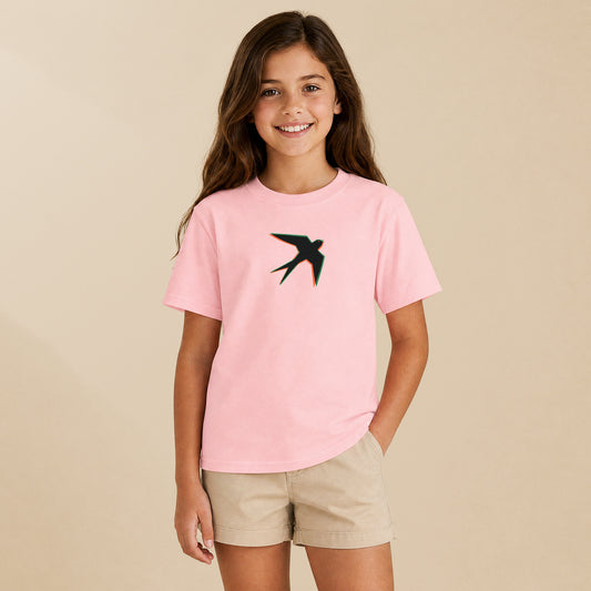 T-shirt enfant light rose Andorinha porté par une enfant, série Símbolos TifoArt
