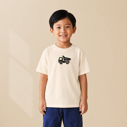 T-shirt enfant crème Le Camion-Benne porté par un enfant, série Símbolos Engins TifoArt