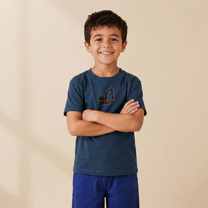 T-shirt enfant Navy La Pelleteuse porté par un enfant, série Símbolos Engins TifoArt