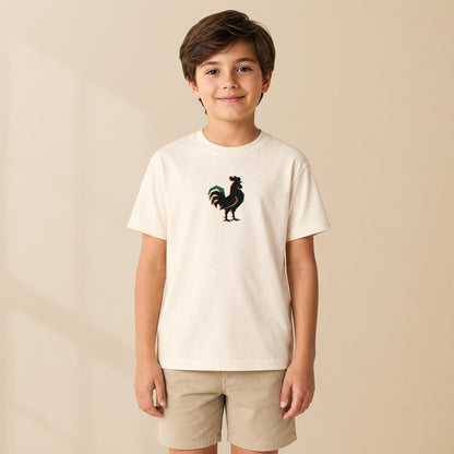 T-shirt enfant crème Galo porté par un enfant, série Símbolos TifoArt