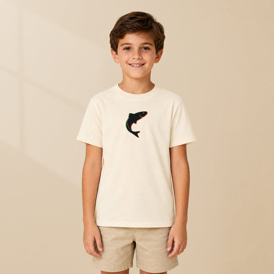 T-shirt enfant crème Sardinha porté par un enfant, série Símbolos TifoArt
