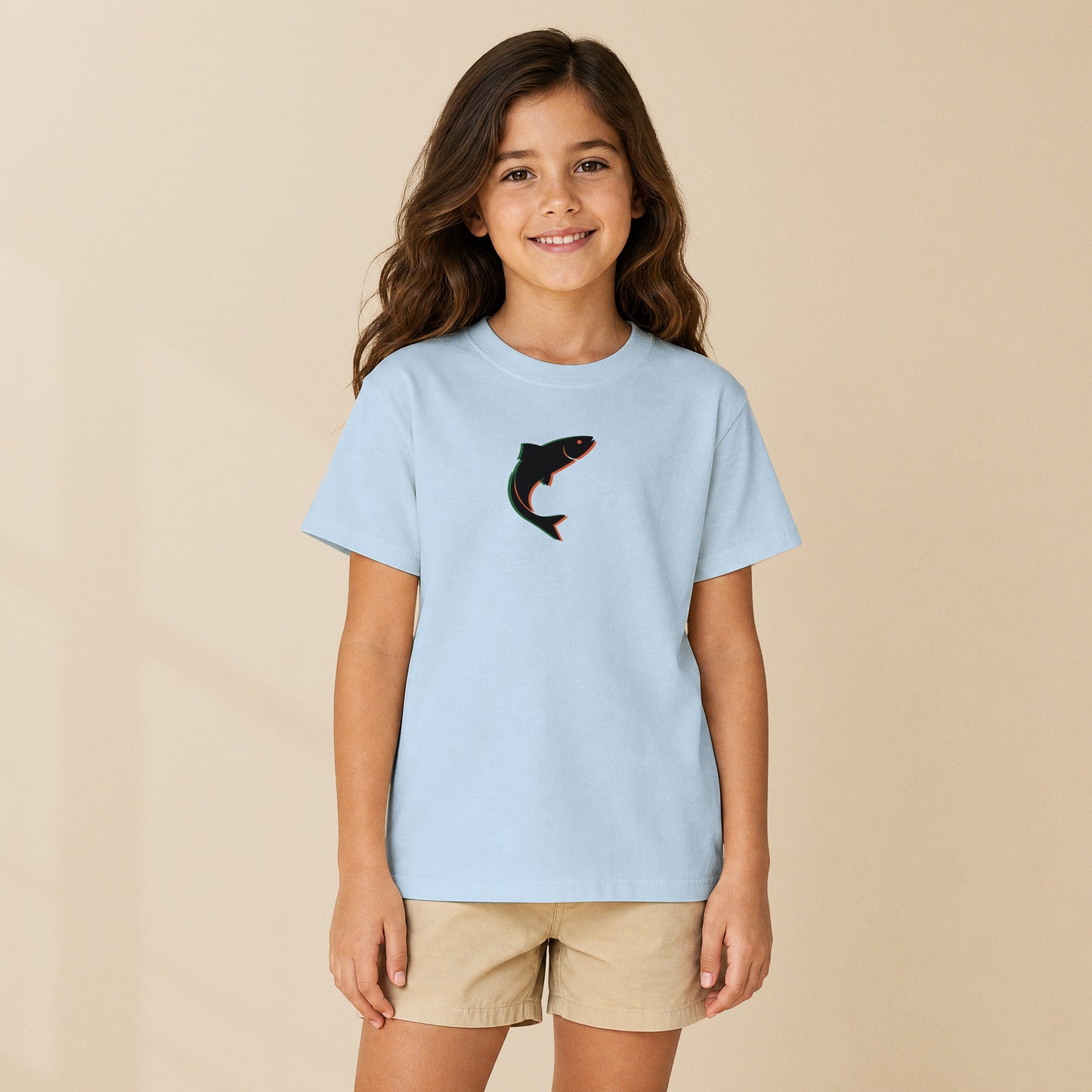 T-shirt enfant Light Blue Sardinha porté par un enfant, série Símbolos TifoArt