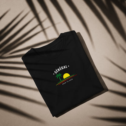T-shirt noir supporter Sénégal avec motif palmier aux couleurs jaune, vert et rouge du drapeau sénégalais, coton bio TifoArt