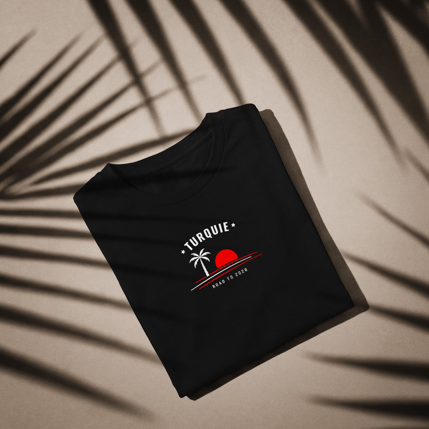 T-shirt noir supporter Turquie avec motif palmier aux couleurs rouge et blanc du drapeau turc, coton bio TifoArt