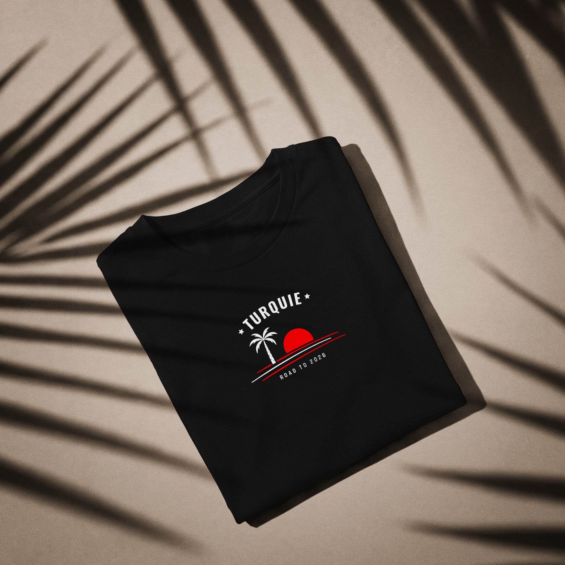T-shirt noir supporter Turquie avec motif palmier aux couleurs rouge et blanc du drapeau turc, coton bio TifoArt