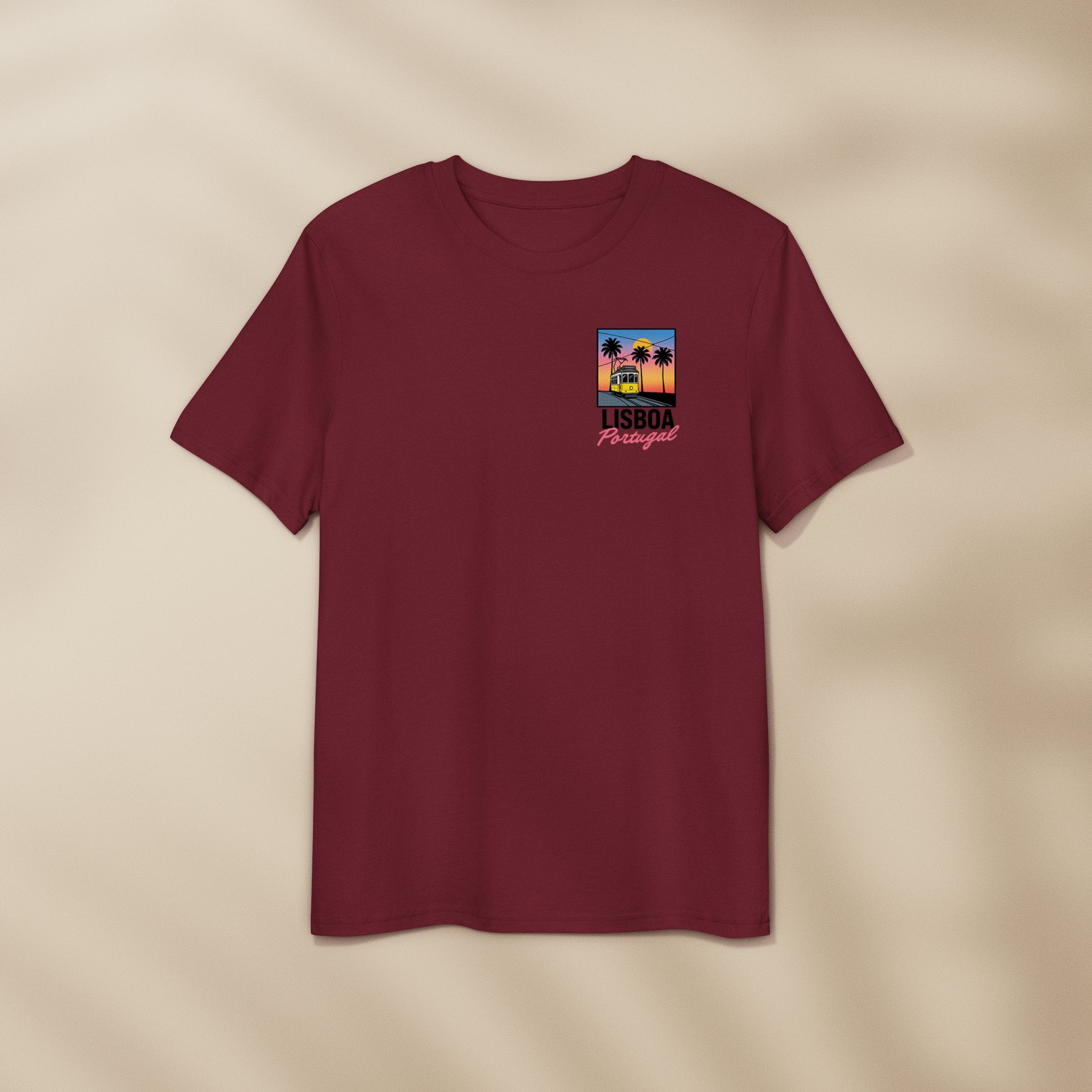 T-shirt Lisboa avec tramway 28 jaune et palmiers sous coucher de soleil sur Lisbonne, coton bio Portugal TifoArt
