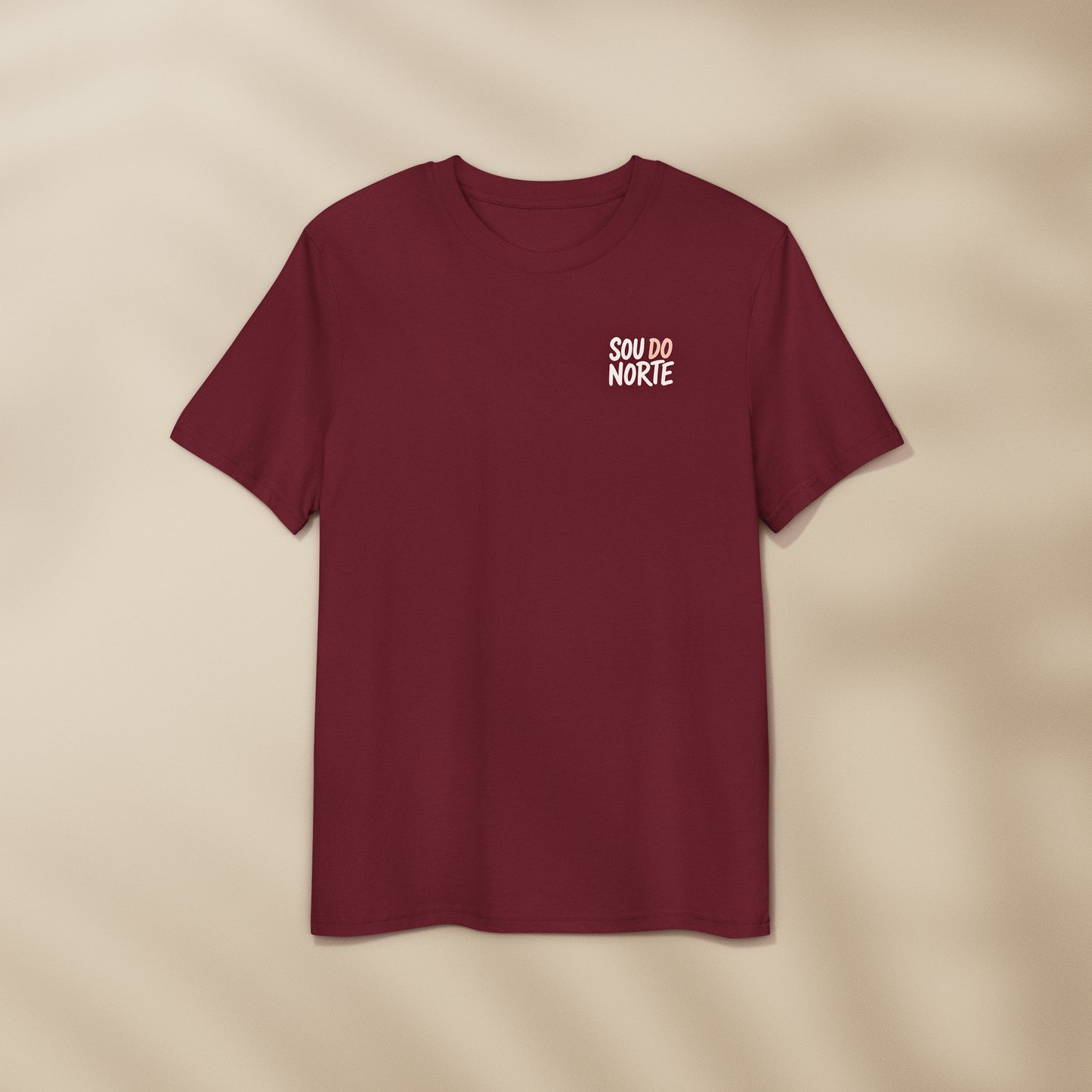 T-shirt Sou do Norte Burgundy à plat, motif blanc et pêche sur la poitrine, TifoArt