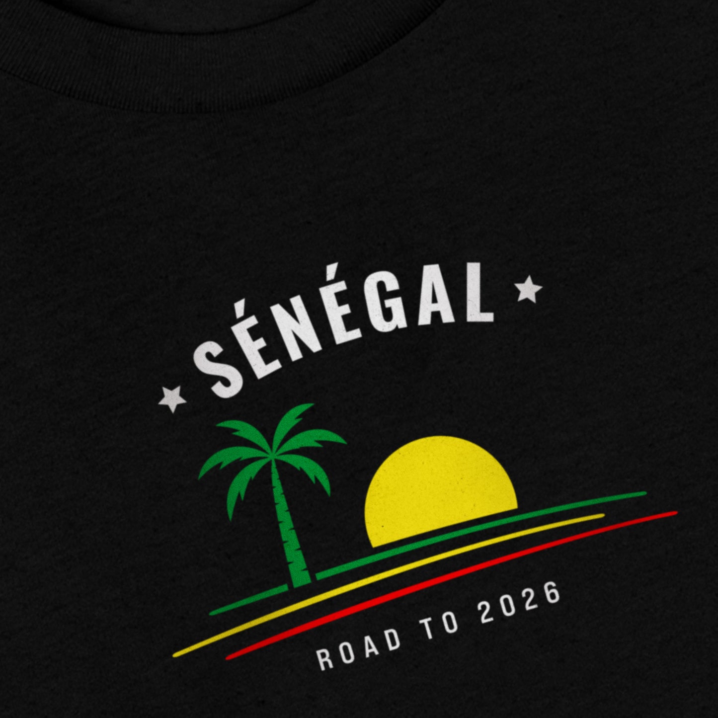 T-shirt noir supporter Sénégal avec motif palmier aux couleurs jaune, vert et rouge du drapeau sénégalais, coton bio TifoArt