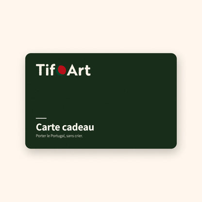 Carte cadeau TifoArt verte au logo crème, sur fond crème